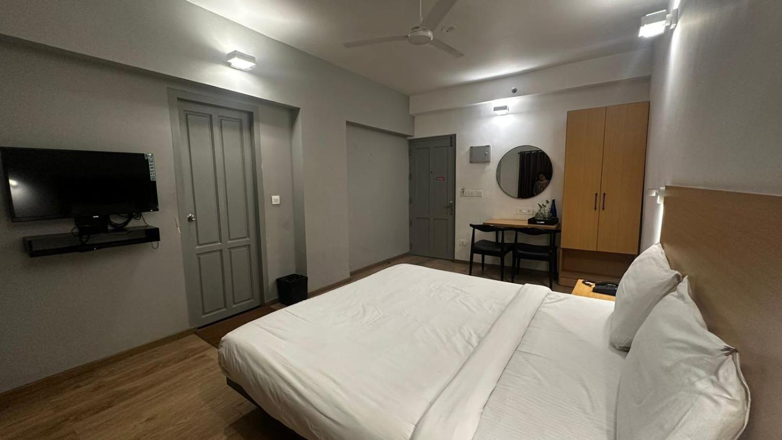 Hotel B R Regency Thiruvananthapuram Ngoại thất bức ảnh